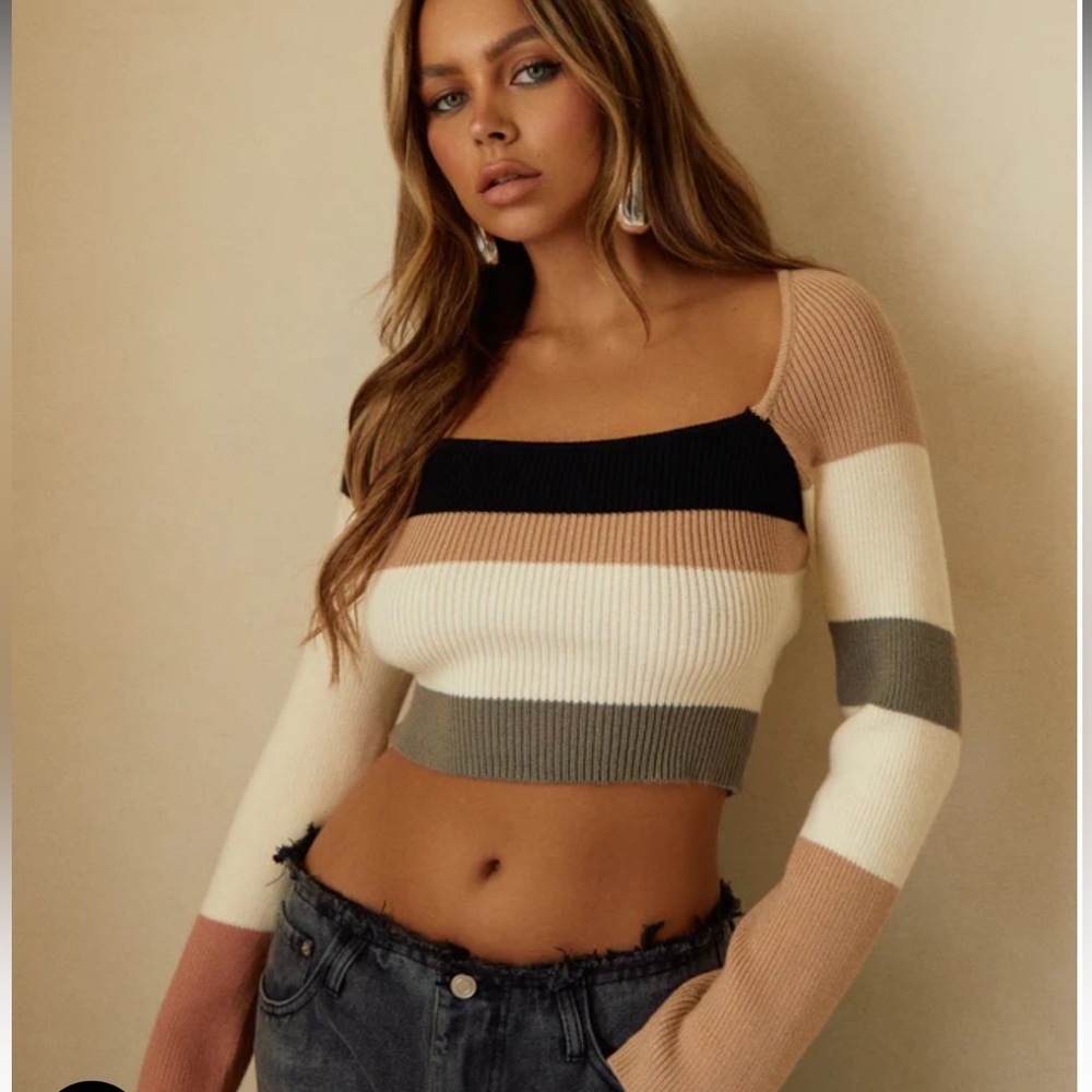 MISS LOLA KNIT CROP TOP